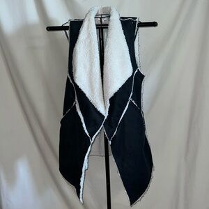 NWOT Lularoe Marlow faux Shearling lined vest - small